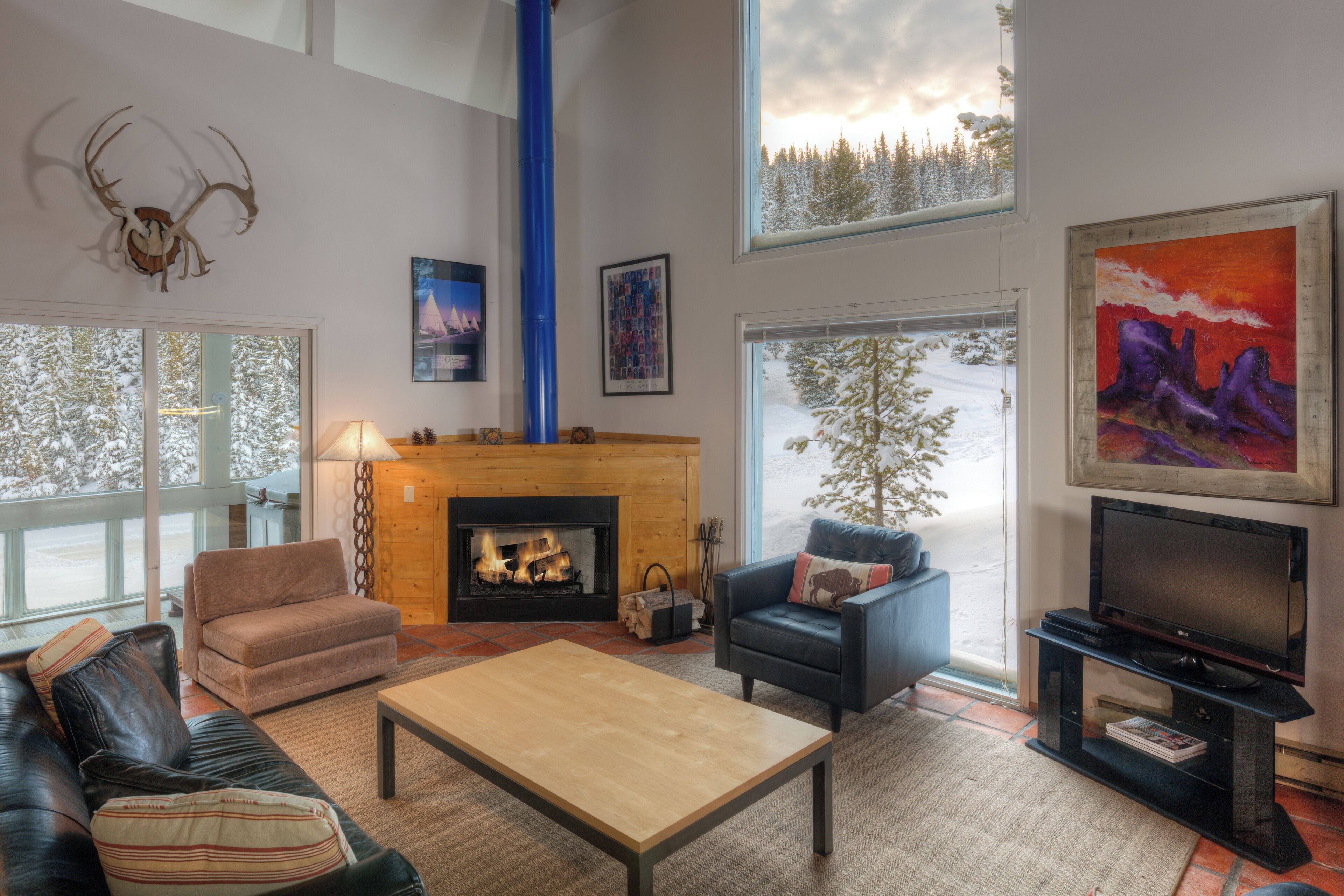 Télévision, cheminée