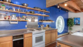 Frigorífic, microones, forn i placa de cuina