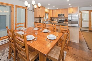 Dining - Ski Big Sky & Nordic Cross Country Skiing, Hike, Fish & Bike | Golf Course Condo (Big Sky)