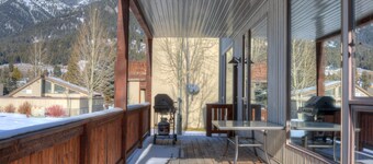 Large Condo w/ Miles of Views at Big Sky Golf Course, Community Hot Tub/Pool - Park Condo Retreat