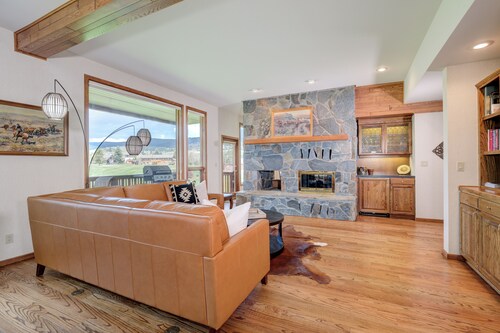 Large Condo w/ Miles of Views at Big Sky Golf Course, Community Seasonal  Pool - Park Condo Retreat