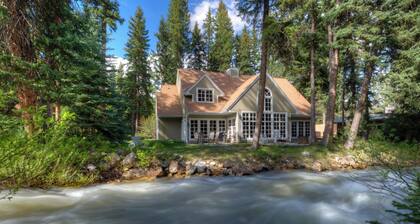 Secluded home close to Meadow Village w/private hot tub & library | Creekside Retreat