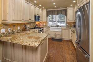 Fridge, microwave, oven, stovetop - Secluded home close to Meadow Village w/private hot tub & library | Creekside Retreat (Big Sky)