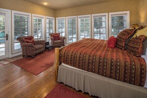 3 bedrooms, desk, iron/ironing board, free WiFi