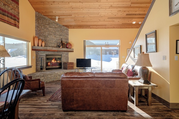 Televisión y chimenea