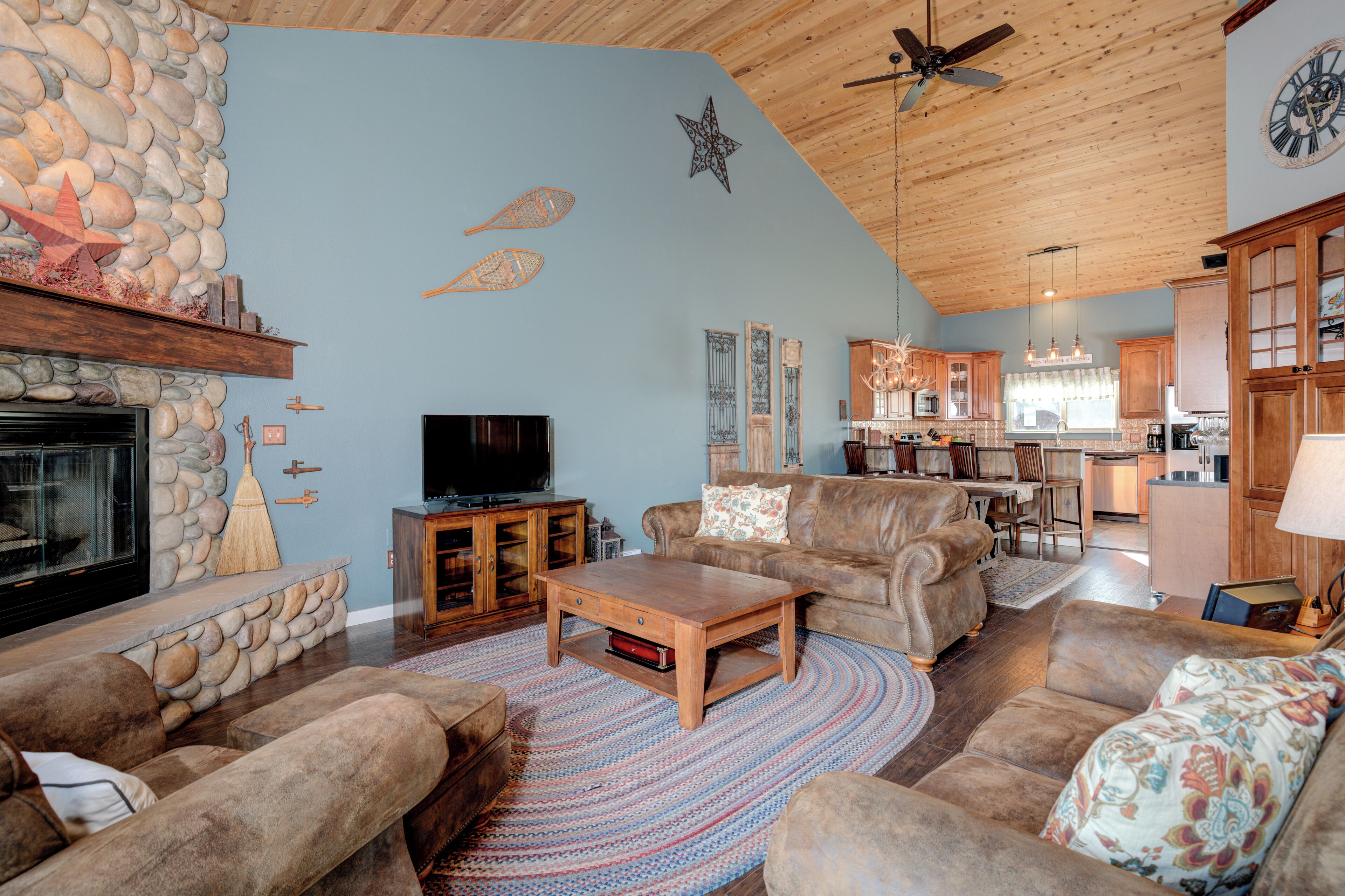 TV, fireplace, DVD player