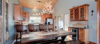 Beautiful home w/gorgeous views & fireplace, close to Big Sky Town Center - Firelight Cottage