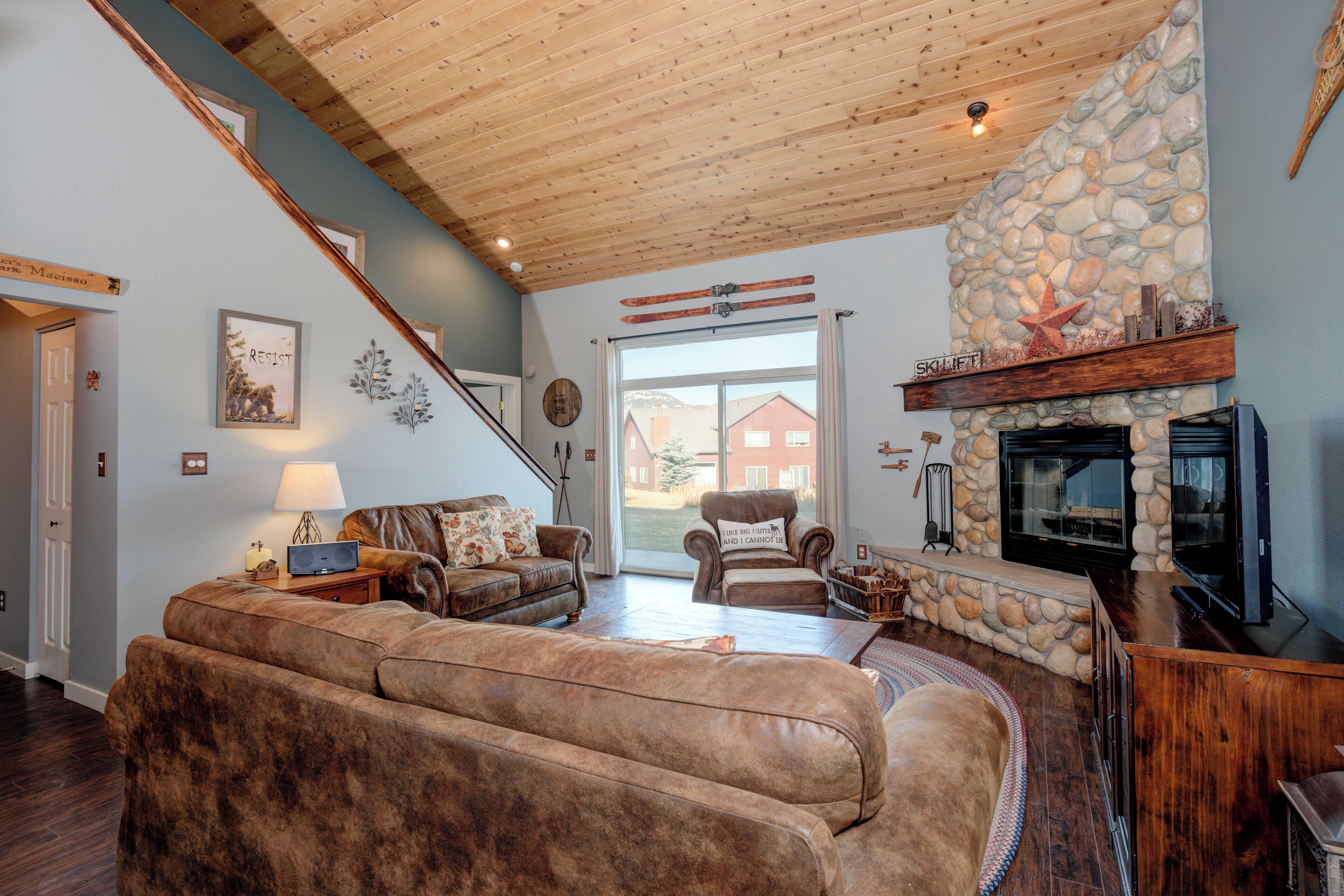 TV, fireplace, DVD player