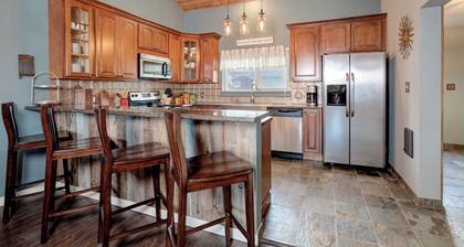 Beautiful home w/gorgeous views & fireplace, close to Big Sky Town Center - Firelight Cottage