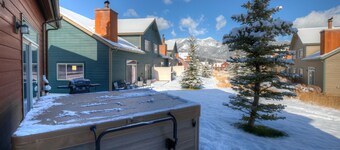 Home close to Big Sky Resort & Town Center w/private hot tub - Ousel Falls Chalet