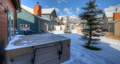 Home close to Big Sky Resort & Town Center w/private hot tub - Ousel Falls Chalet