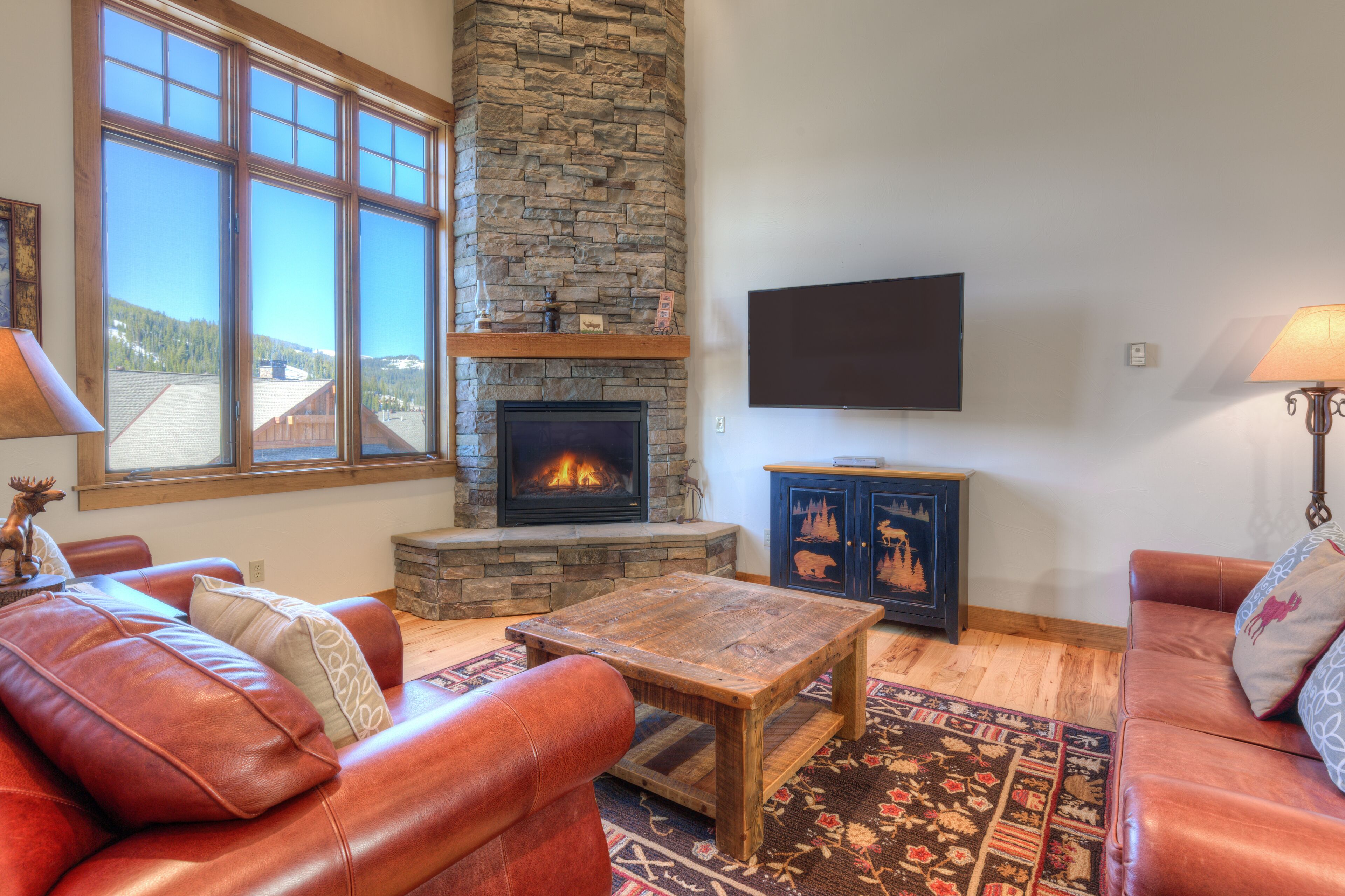Townhome w/game room, fireplace & private deck w/amazing views of Lone Peak - Alpenglow Townhouse