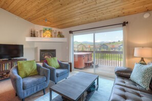 Een televisie, een open haard en een dvd-speler