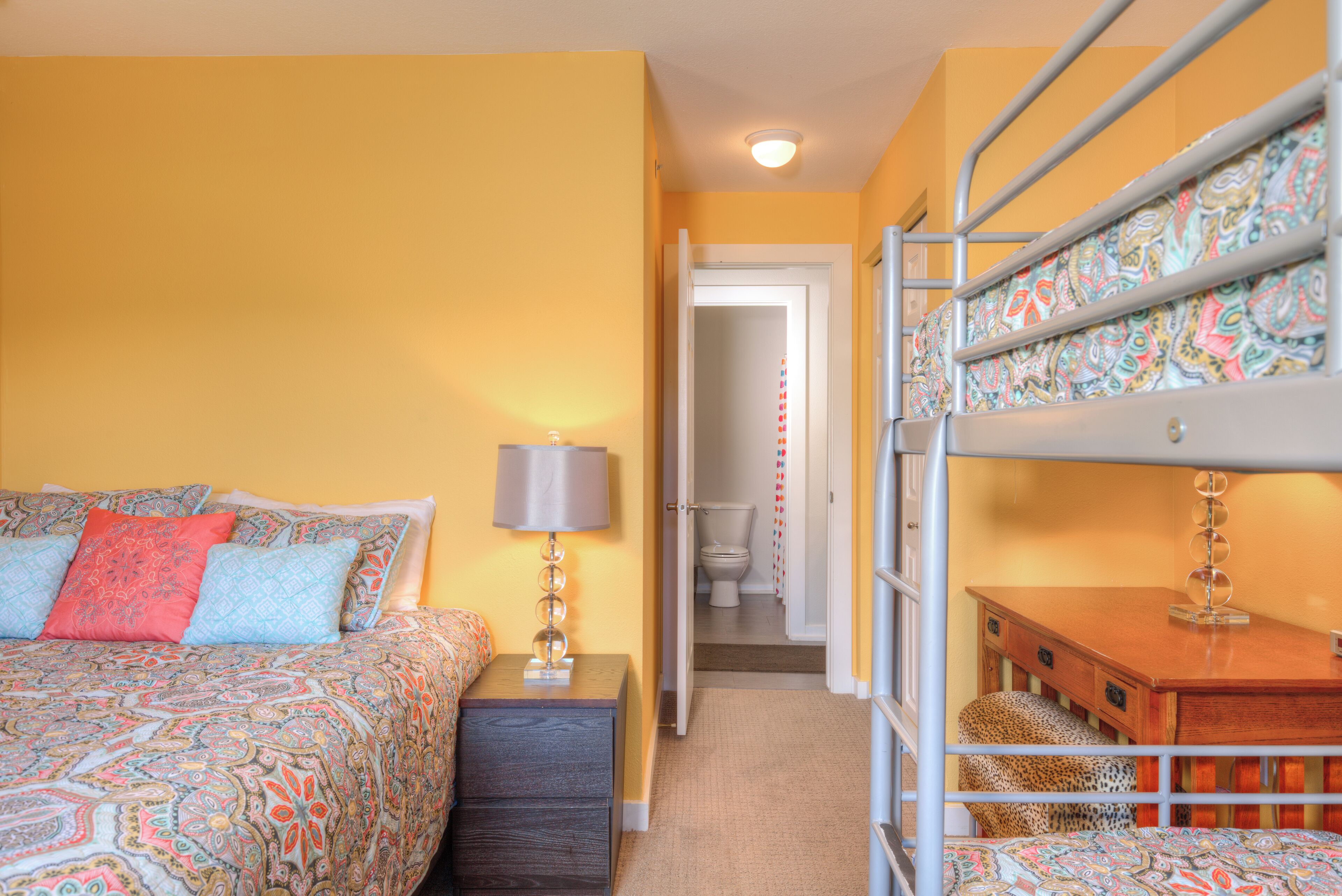 2 chambres, fer et planche à repasser, Wi-Fi gratuit, draps fournis