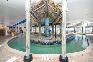 Innendørsbasseng og utendørsbasseng