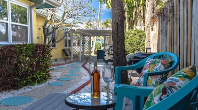 Newly Renovated Studio Bungalow — Steps From Pass-A-Grille Beach