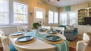 Dining - Nightly stay allowed just steps to the famous Pass-a-Grille Beach, pet friendly. (St. Pete Beach)