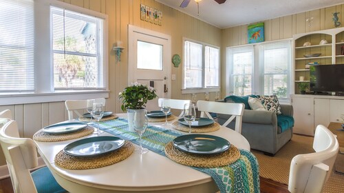 Staying nightly were just steps to the famous Pass-a-Grille Beach, pet friendly.