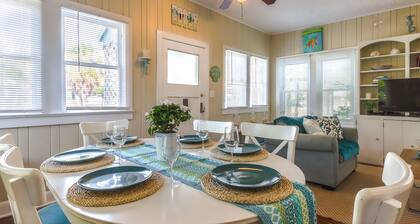 Staying nightly were just steps to the famous Pass-a-Grille Beach, pet friendly.