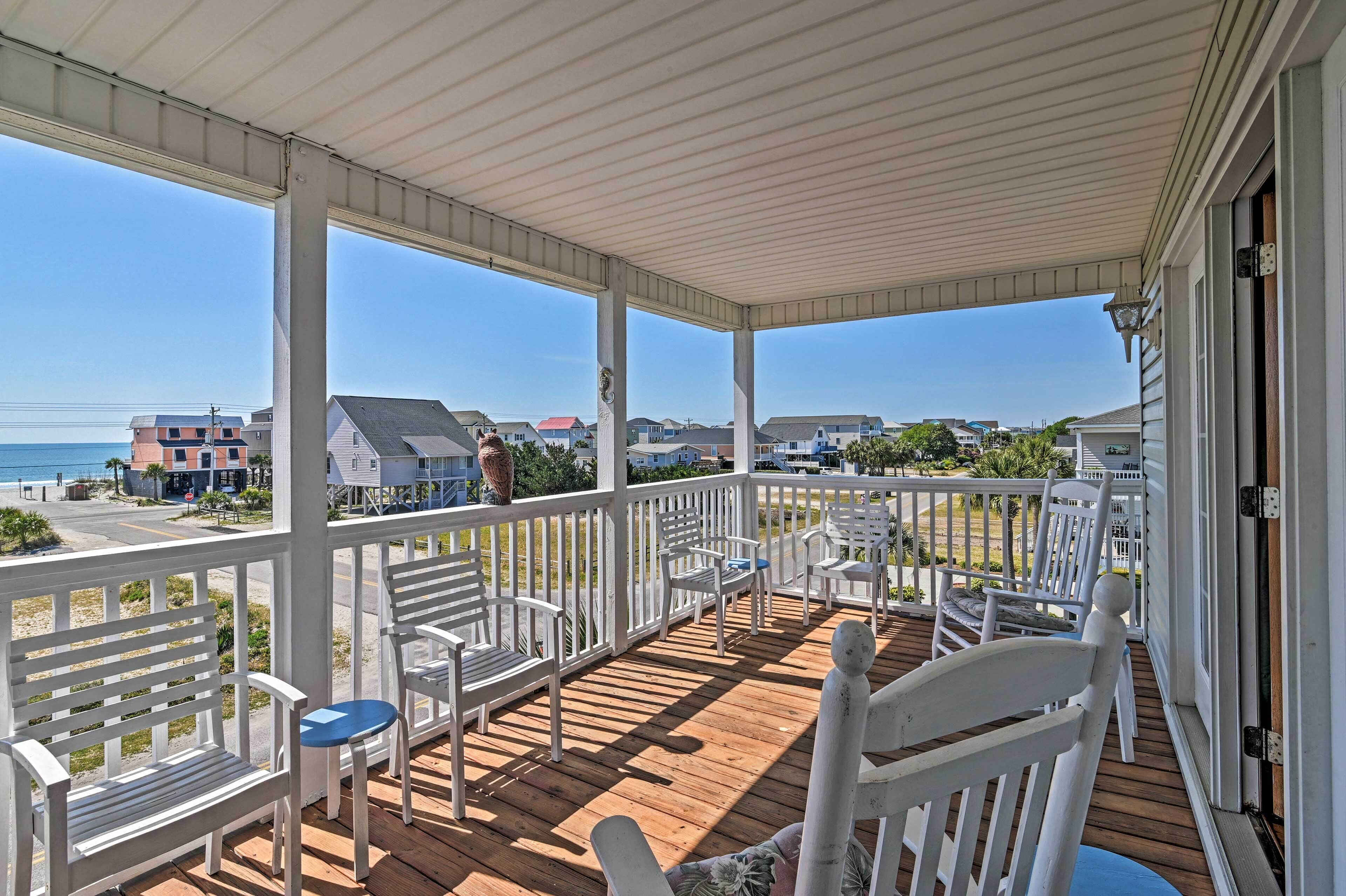 Spacious Home w/ 3 Decks - 1 Block Walk to Beach!