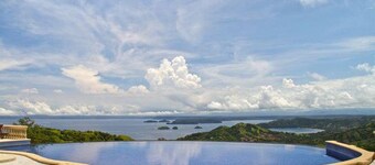 Jungle and Ocean Paradise, Infinity Pool, 4BR/3BA - Private location!