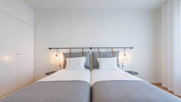 1 bedroom, desk, iron/ironing board, internet