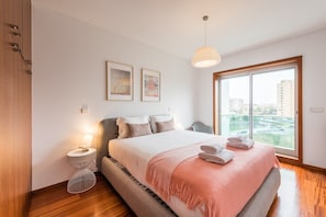 3 chambres, fer et planche à repasser, accès à Internet, literie fournie