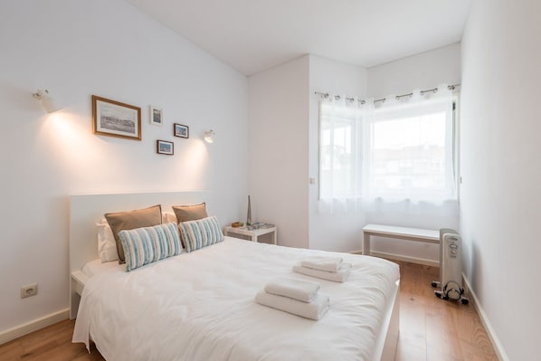 1 bedroom, desk, iron/ironing board, Internet