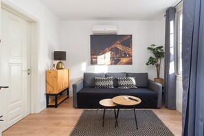 TV - GuestReady - Le Jardin Secret (Porto)