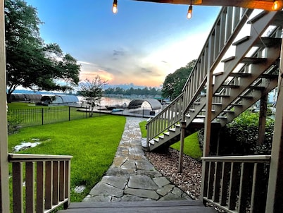 Clemens' Cottage - Lakefront Bungalow on Lake Conroe w/ Private Dock & Boat Slip