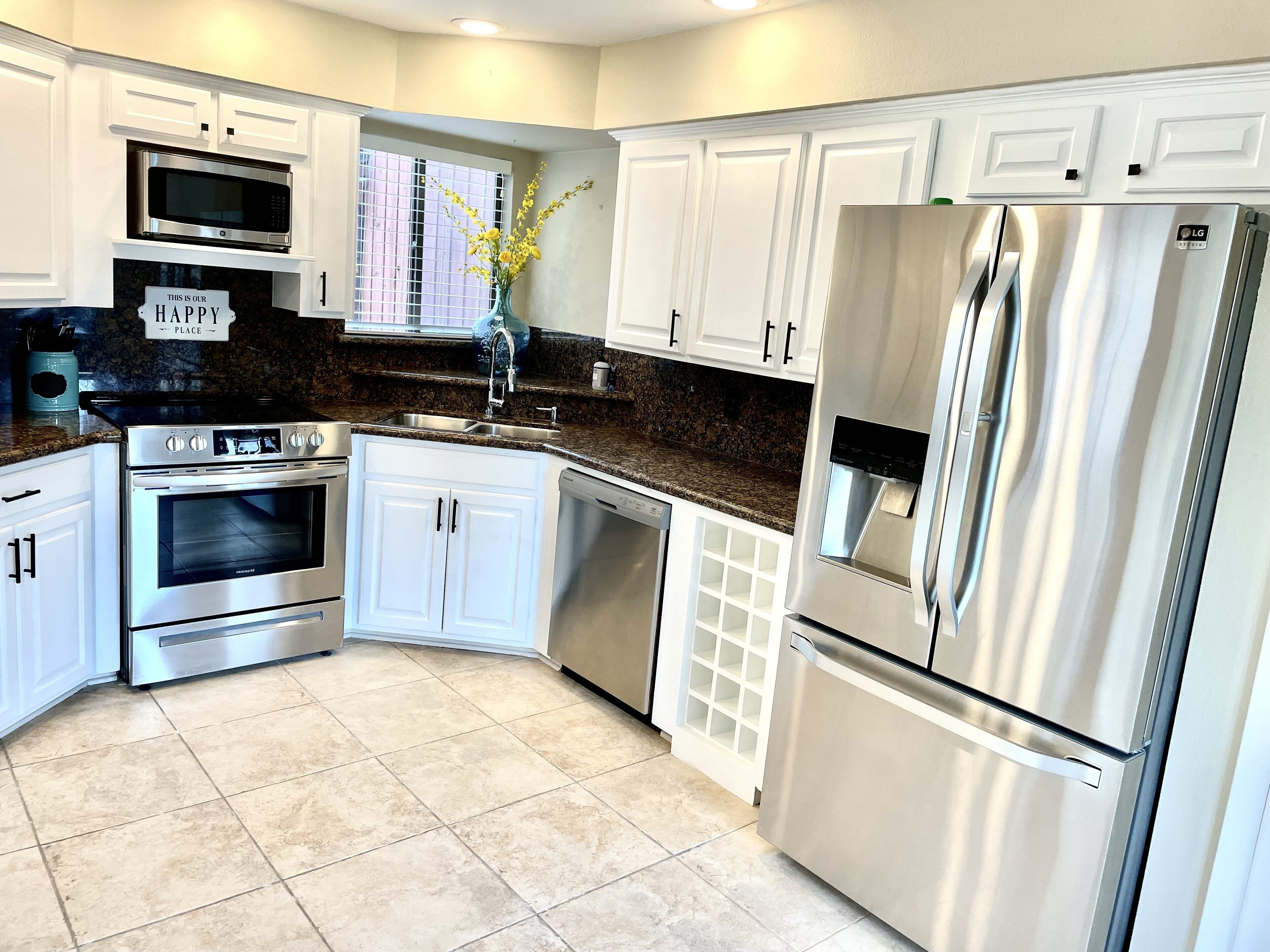 Clemens' Cottage - Lakefront Bungalow on Lake Conroe w/ Private Dock & Boat Slip