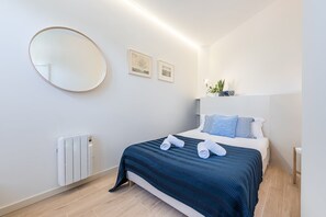 2 soverom, skrivebord, internettilgang og sengetøy