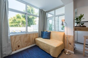 TV - GuestReady - Sunny patio paradise in Porto (Porto)