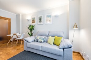 TV - GuestReady - Charming Cozy Getaway in Porto (Porto)