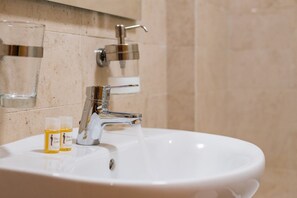 Shower, hair dryer, towels, soap - GuestReady - Charming Cozy Getaway in Porto (Porto)