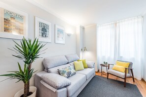 TV - GuestReady - Charming Cozy Getaway in Porto (Porto)
