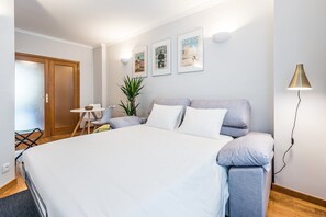 1 bedroom, desk, free internet, bed sheets - GuestReady - Charming Cozy Getaway in Porto (Porto)