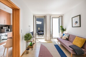 TV - GuestReady - Sunny terrace in downtown Porto (Porto)