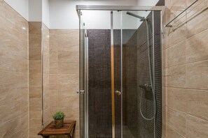 Shower, hair dryer, towels, soap - GuestReady - Sunny terrace in downtown Porto (Porto)