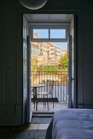 1 soverom, skrivebord, internettilgang og sengetøy