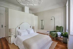 1 bedroom, free Internet, bed sheets