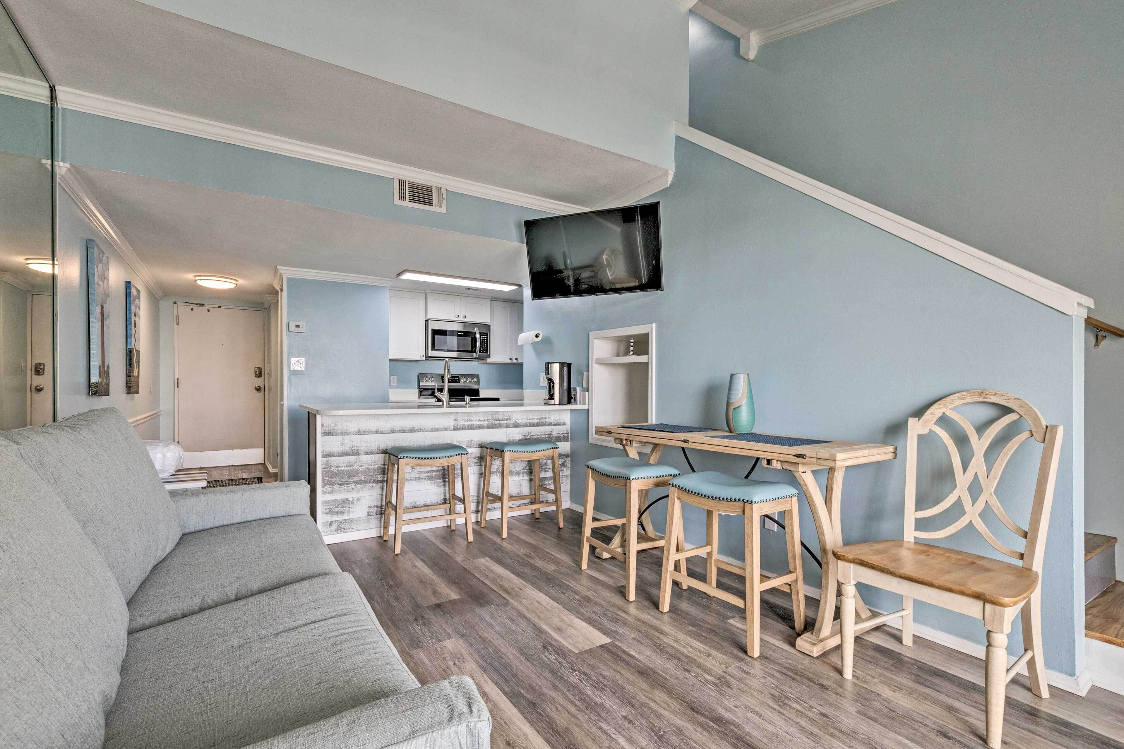 Cozy Coastal Orange Beach Condo w/ Balcony!