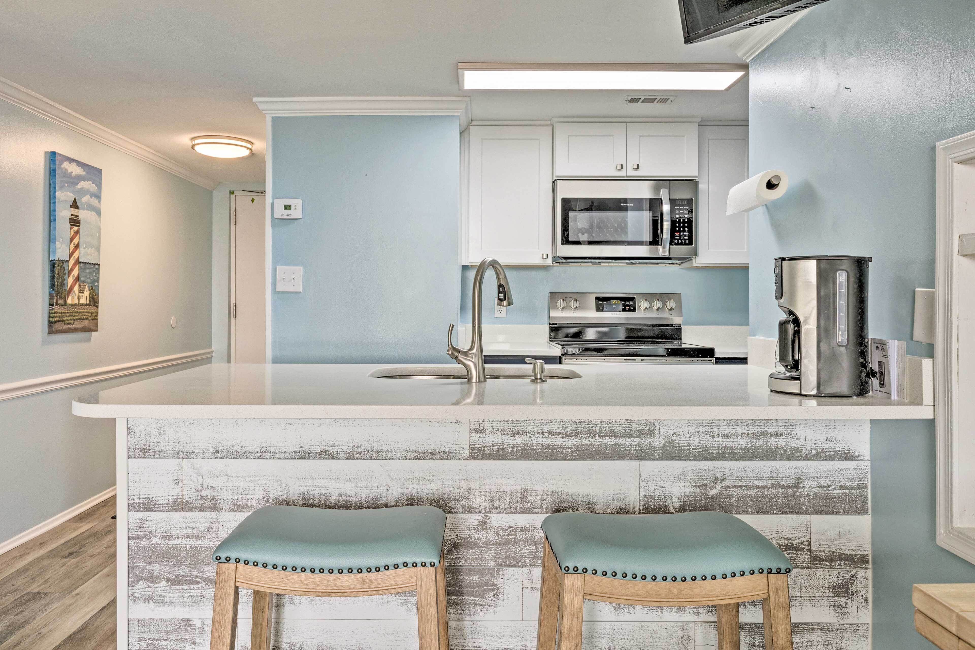 Cozy Coastal Orange Beach Condo w/ Balcony!