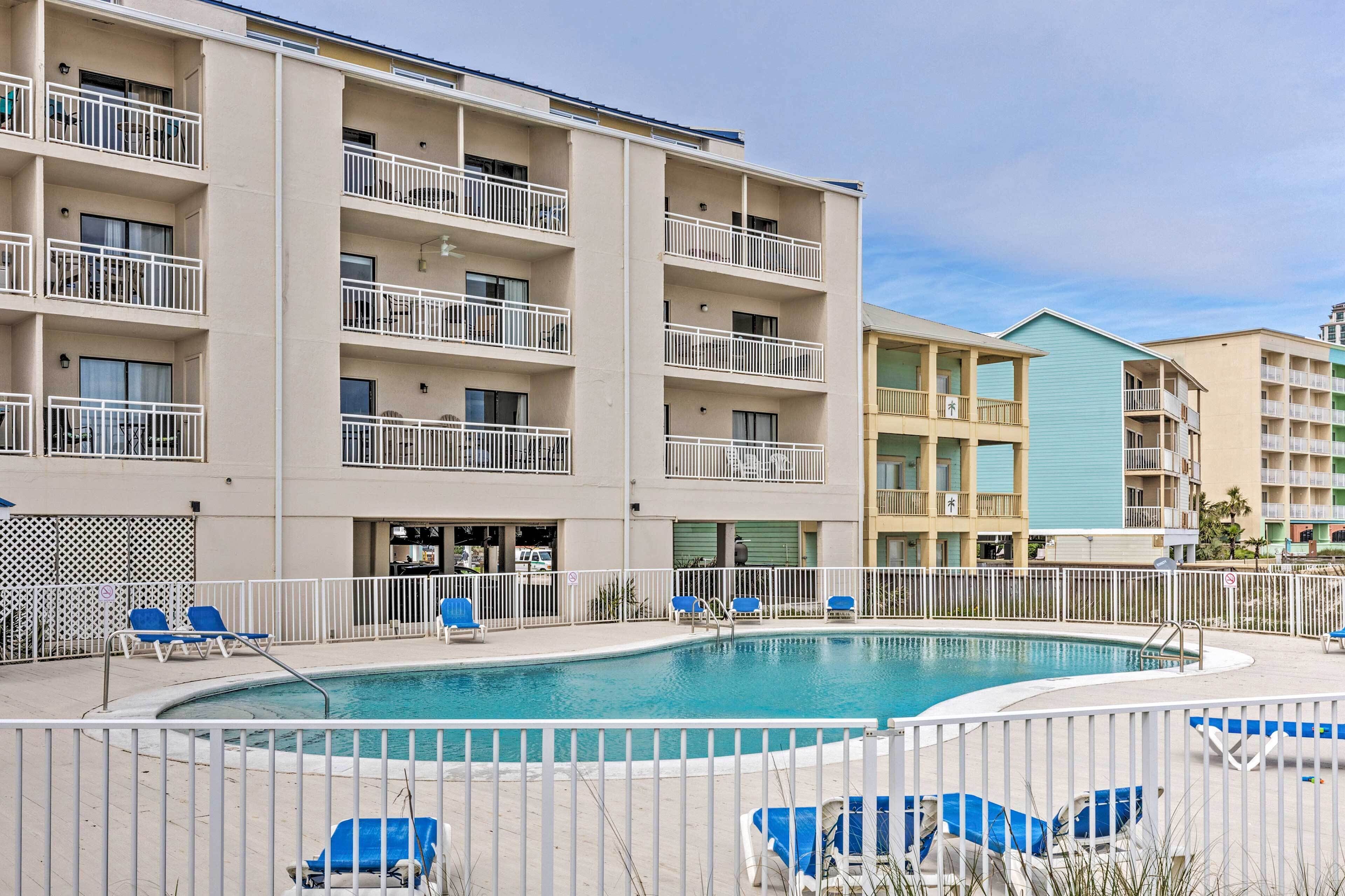 Cozy Coastal Orange Beach Condo w/ Balcony!
