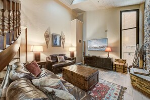 Smart TV, lareira, DVD player