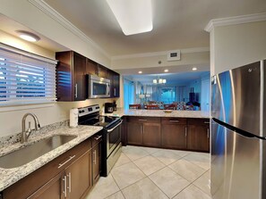 Refrigerador, microondas, horno, placa de cocina