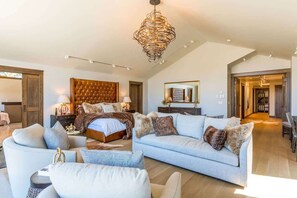 5 bedrooms, iron/ironing board, WiFi, bed sheets
