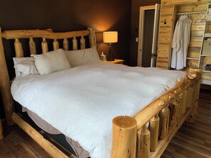 6 bedrooms, desk, iron/ironing board, free WiFi