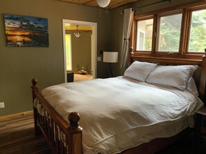 6 bedrooms, desk, iron/ironing board, free WiFi - 6+ bedrooms, 3 bathrooms, Sauna, Hot tub! excellent flyfishing on the Mighty Mo! (Cascade)