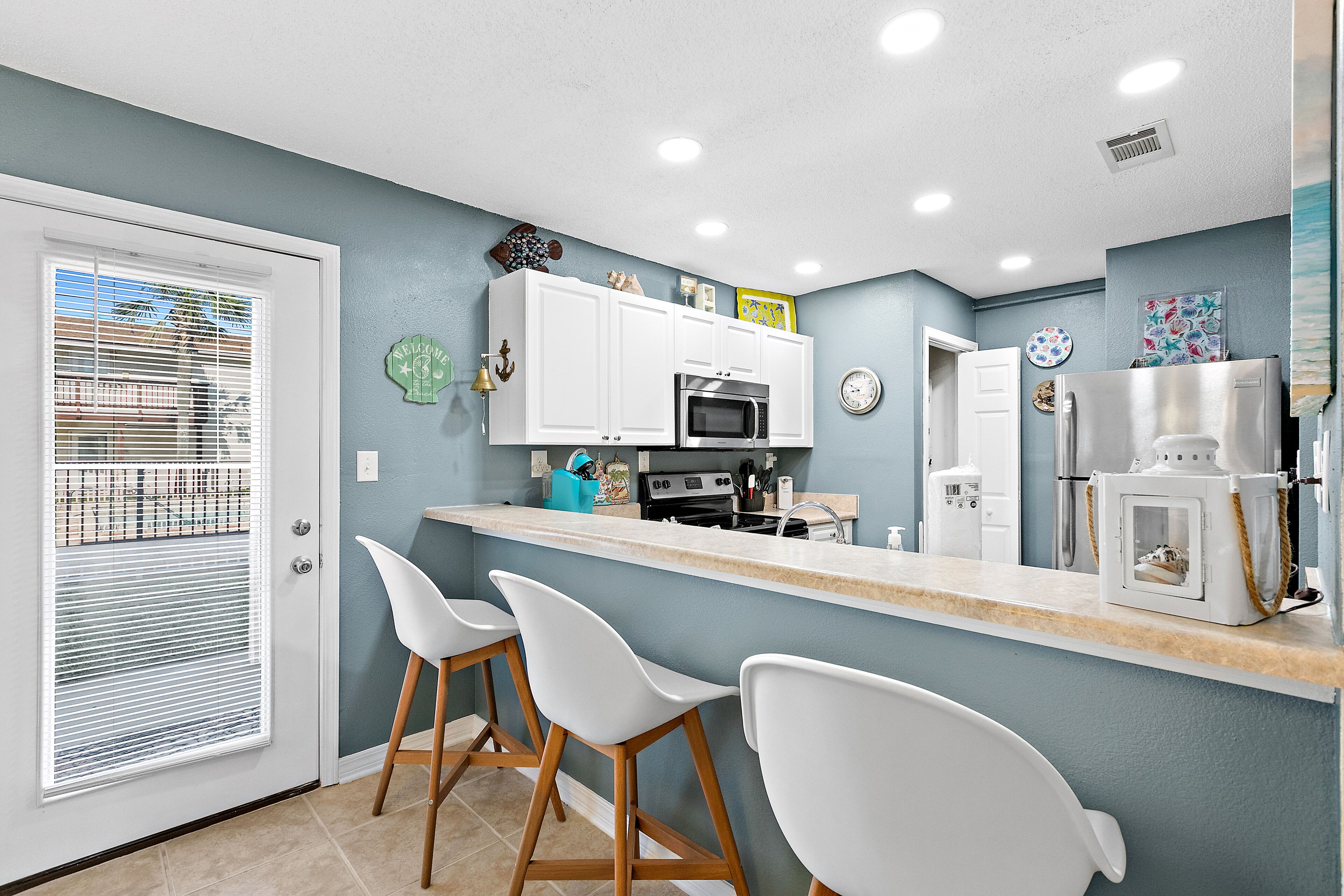 Charming Condo with Shared Pool, Washer/Dryer, High-Speed WiFi, and Central AC